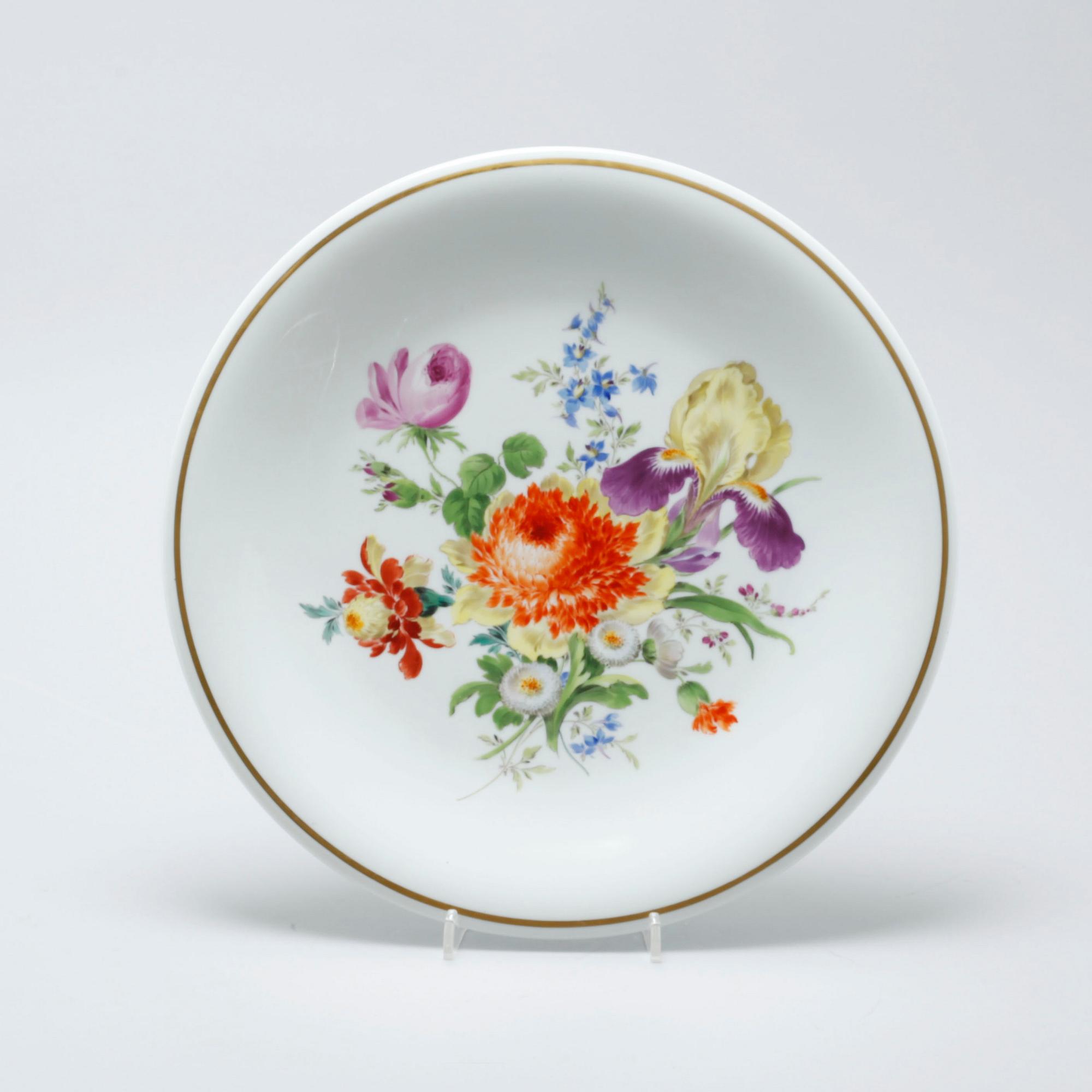 A Meissen porcelian plate from the latter half of the 20th century.