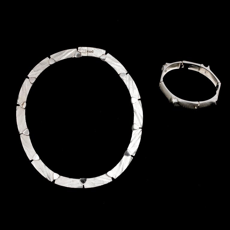 COLLIER samt ARMBAND, sterling silver, Björn Weckström för Lapponia, Finland 1997. Tot vikt ca 108 g.