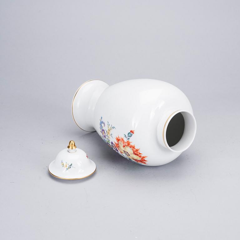 URNA MED LOCK, Meissen 1900-tal.