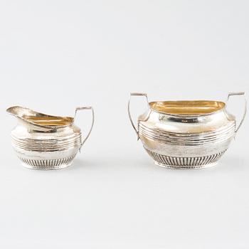 A sugar bowl and a creamer by Henry Stratford in Sheffield, 1895, weight 289 g.