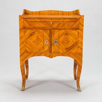 Instrumentskåp / notskåp, 1700-talets slut.