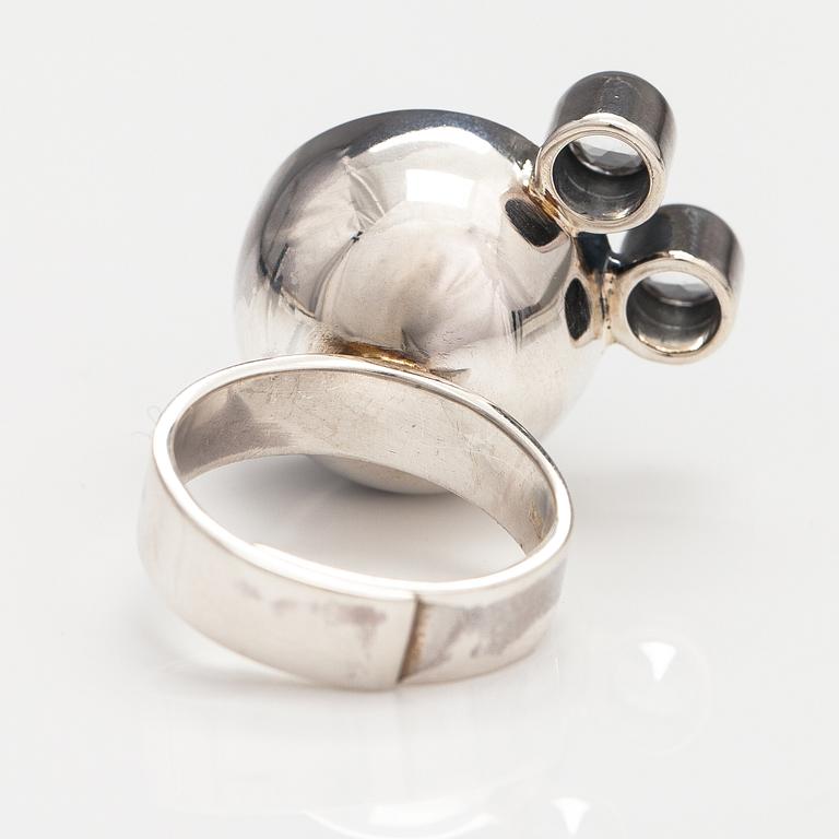 Elis Kauppi, A sterling silver ring with synthetic spinelles. Kupittaan kulta, Turku, later half of the 20th century.