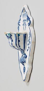 A Swedish faience hanging soap holder, Rörstrand 1752.