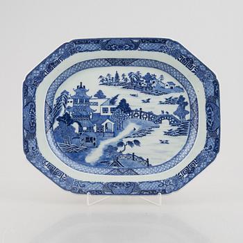 Stekfat, exportporslin, Kina, Qianlong (1736-95).