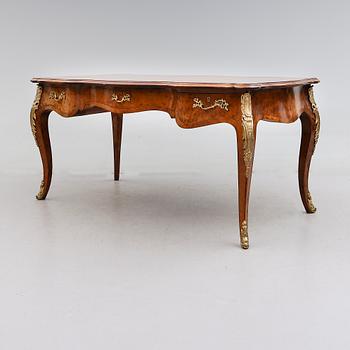 SKRIVBORD, rokokostil, 1900-talets första hälft.