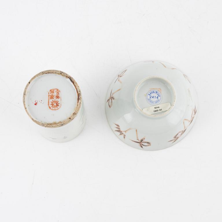 Bojaner, två stycken, skål, vas samt burk med lock, porslin, Kina, 1800- samt 1900-tal.
