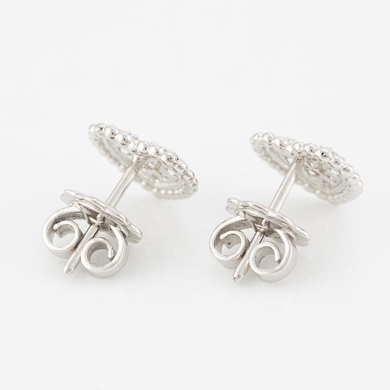Heart-shaped earrings with brilliant-cut diamonds.