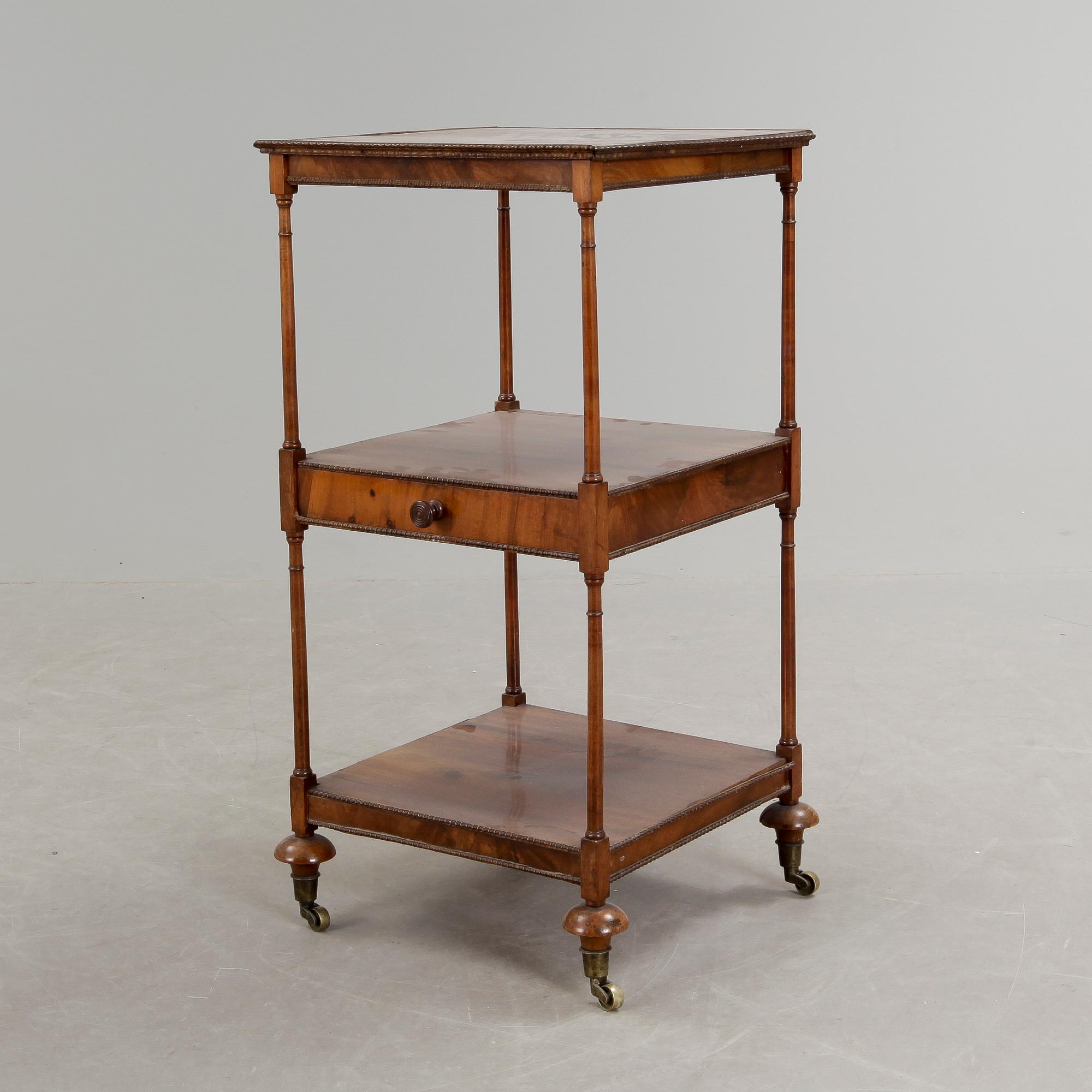 ETAGERE, 1800-tal.
