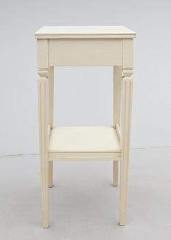 SÄNGBORD, gustaviansk stil, 1900-talets första hälft.