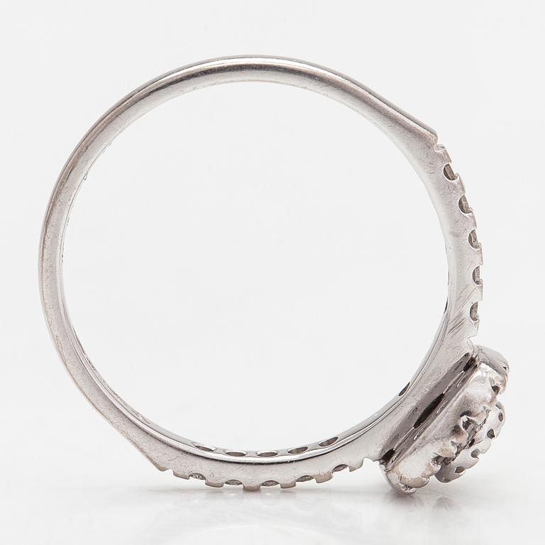 Tillander "Red Label" ring, 14K vitguld, med diamanter totalt ca 0.31 ct. Helsingfors 2017.