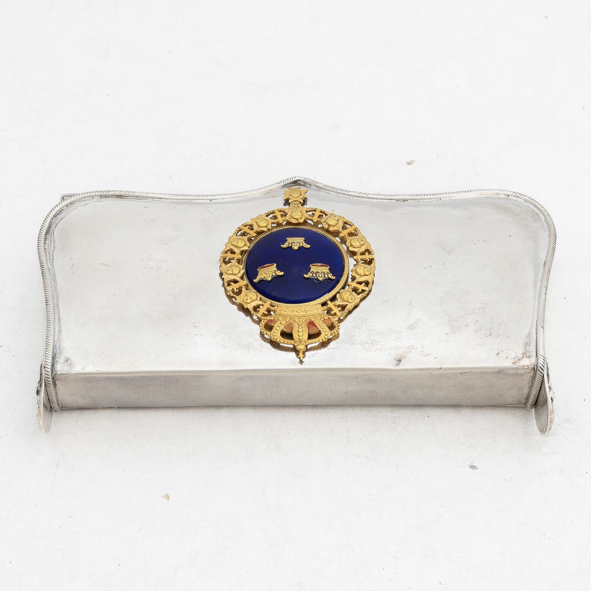 Kartuschlåda för officer vid Livregementet till häst m/1847, i silver, av Gustav Möllenborg Stockholm 1856.