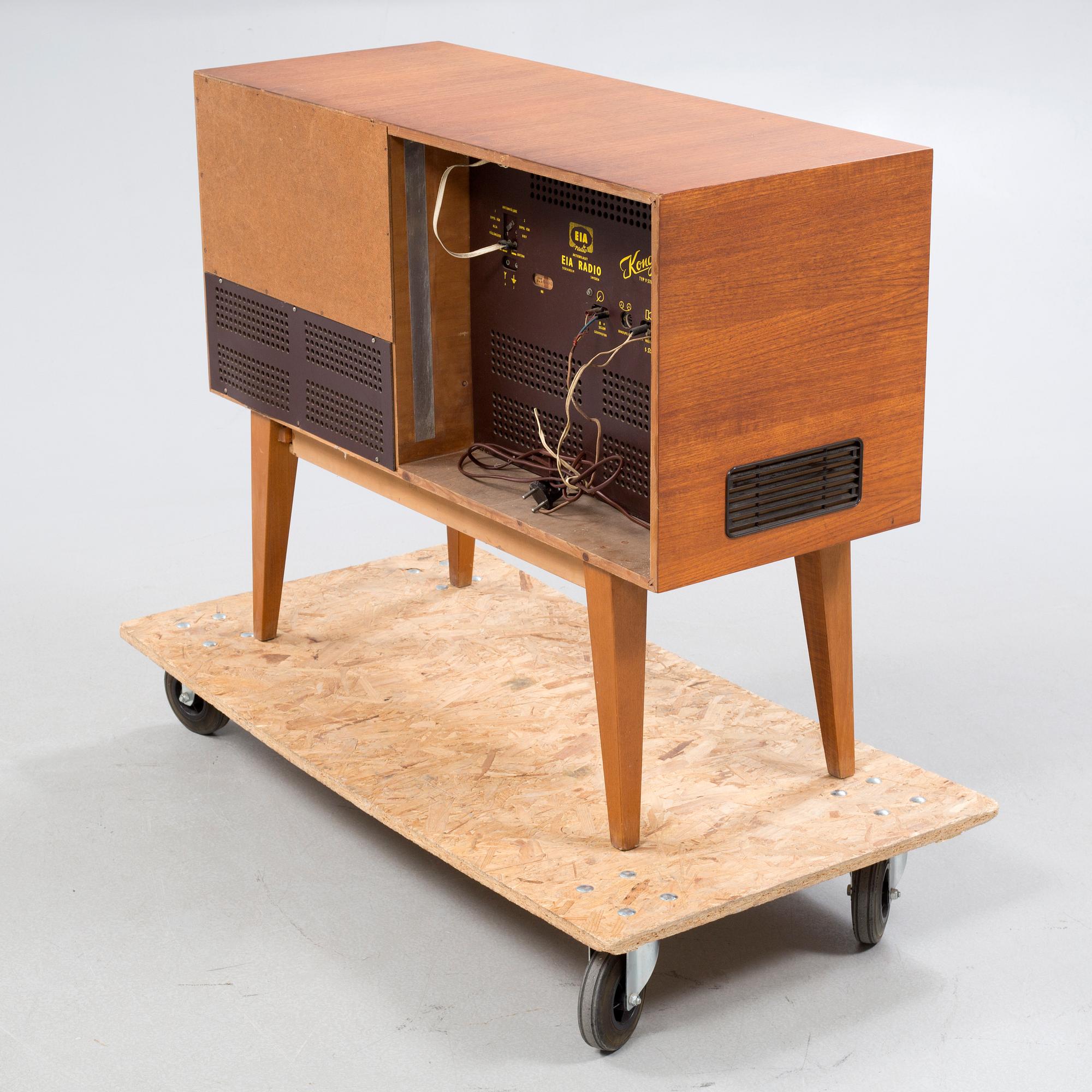 RADIOMÖBEL/VINYLSPELARE, EIA-radio, omkring 1900-talets mitt.