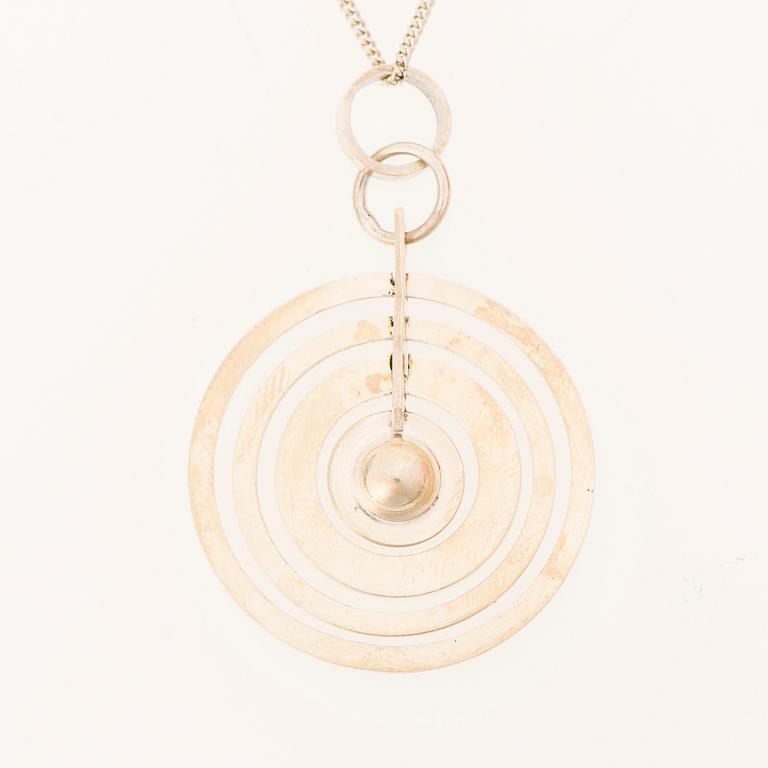 TAPIO WIRKKALA, HÄNGE, "Silvermåne", silver. Kultakeskus 1971.