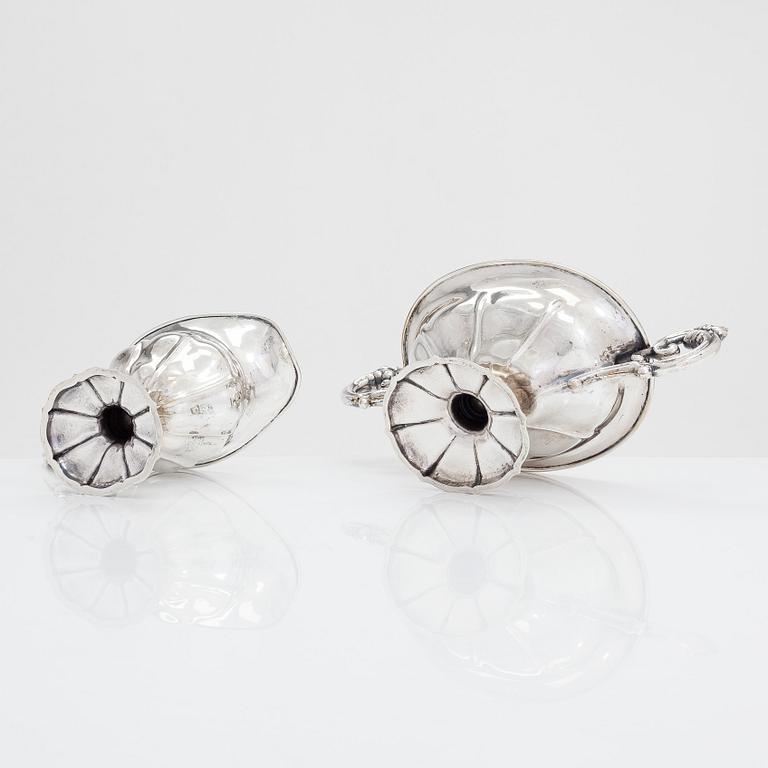 Gräddsnäcka och sockerskål, silver, Finland 1919 och 1921.