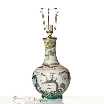 Vas, porslin. Qingdynastin med Guangxus märke och period (1874-1908).