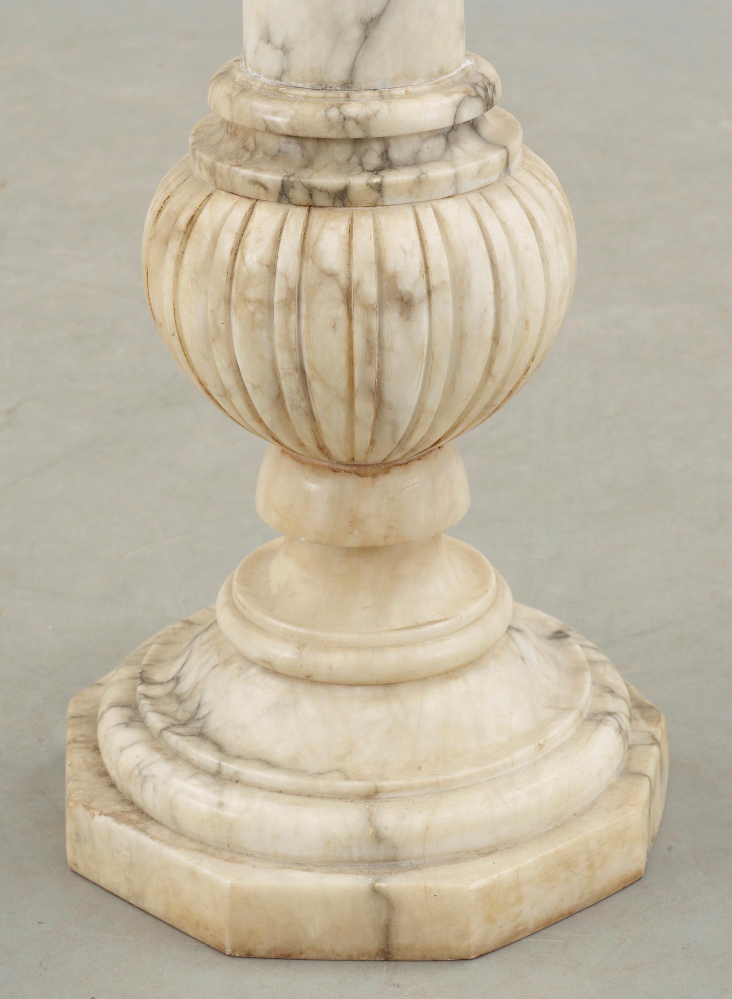 PIEDESTAL, marmor, 1800/1900-tal.