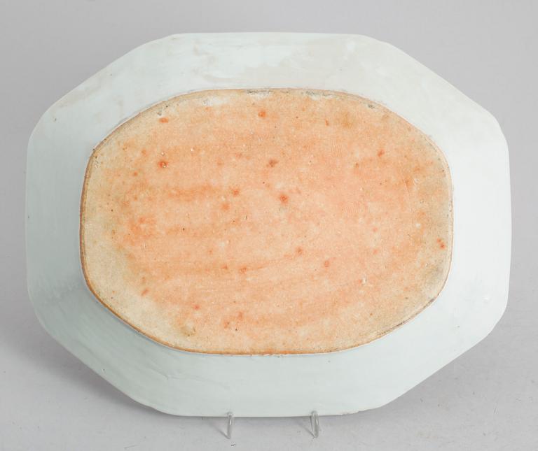 STEKFAT, porslin, Kina, 1800-talets första hälft.