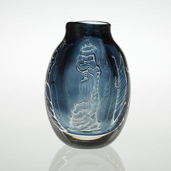 An Edvin Öhrström Ariel glass vase, Orrefors 1954.