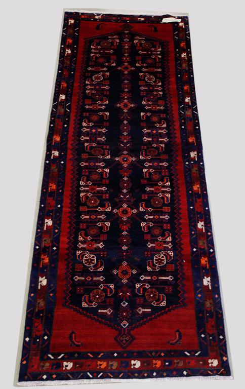 MATTA, Hamadan. 308 x 114 cm.