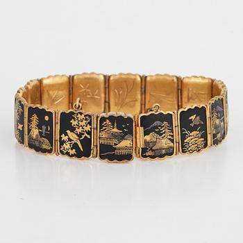 ARMBAND, gul metall med japanskt motiv.