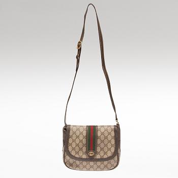 LAUKKU, Gucci.
