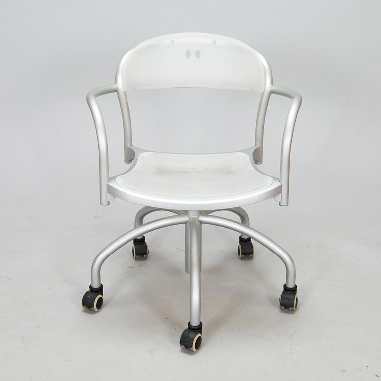 Giorgio Topan & Gianantonio Perin, kirjoituspöydäntuoli, "Pamplona", Arper 2000-luku.