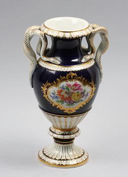 URNA, porslin, empirestil, Meissen, 1900-tal.