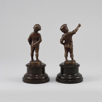 SKULPTURER, 2 st, brons, omkring sekelskiftet 1900.