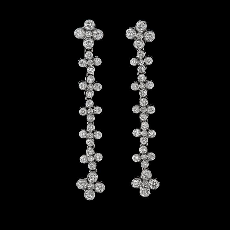 ÖRHÄNGEN, briljantslipade diamanter tot. 1.60 ct.