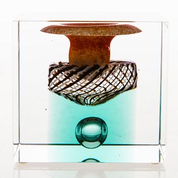OIVA TOIKKA,  an annual glass cube signed Oiva Toikka, Nuutajärvi 1999, numbered 402/2000.