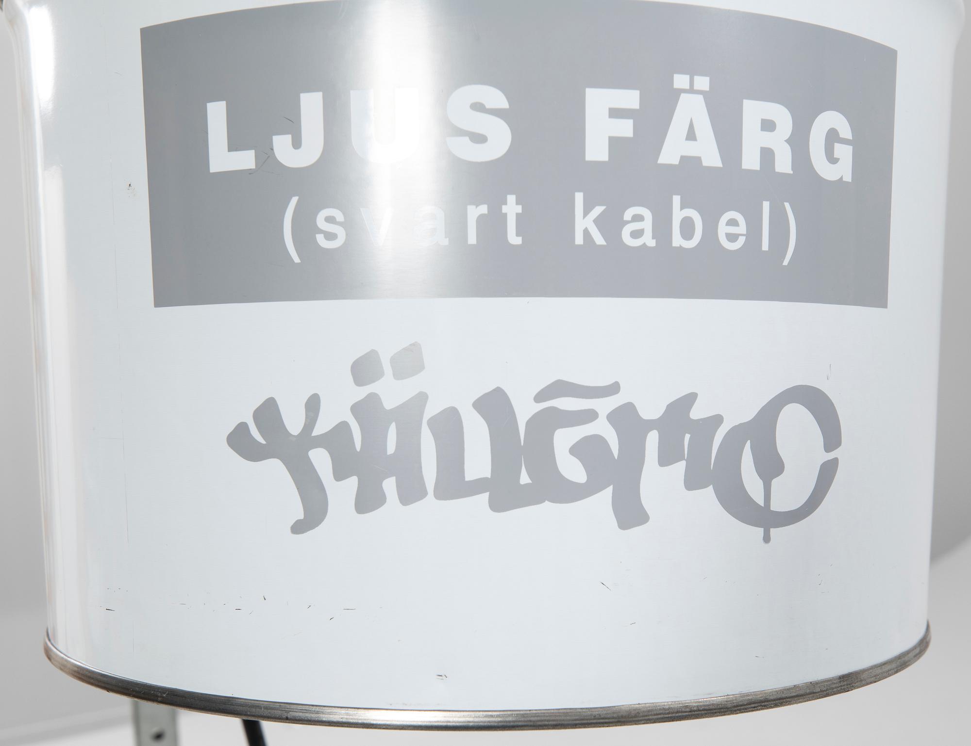 Fredrik Wretman, bordslampa "Ljus färg (svart kabel)", numrerad 48/360 Källemo.
