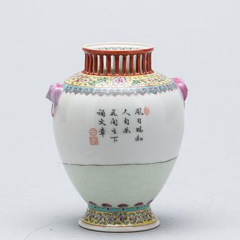 VAS, porslin, Kina, 1900-/2000-tal.