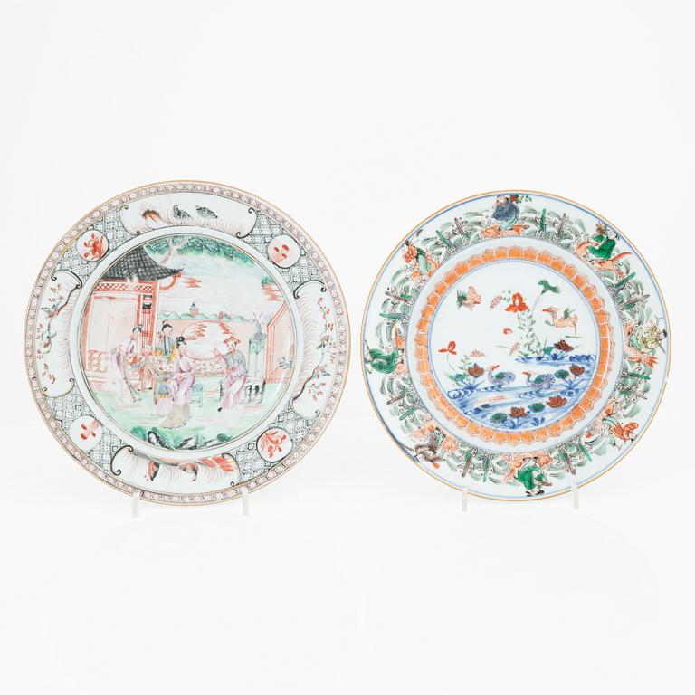 Tallrikar, 2 st, kompaniporslin, Kina, Qing dynastin, Qianlong (1736-95).