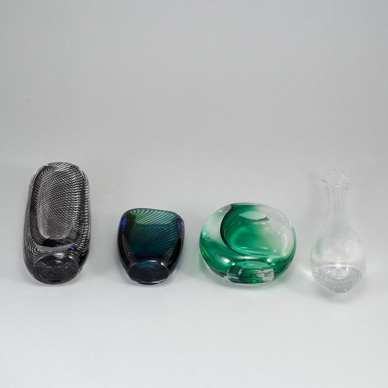VICKE LINDSTRAND, vases, a mixed lot of four 20th century  glass vases, Kosta Boda.