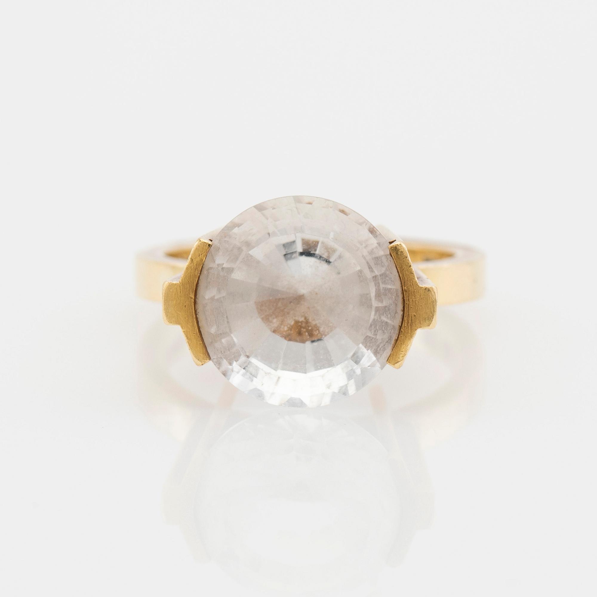Wiwen Nilsson, Ring 18K gold with a round faceted rock crystal, Lund, 1968.
