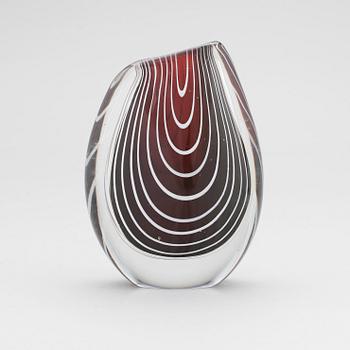 VICKE LINDSTRAND, vas, glas, Kosta. Signerad LH 1115.