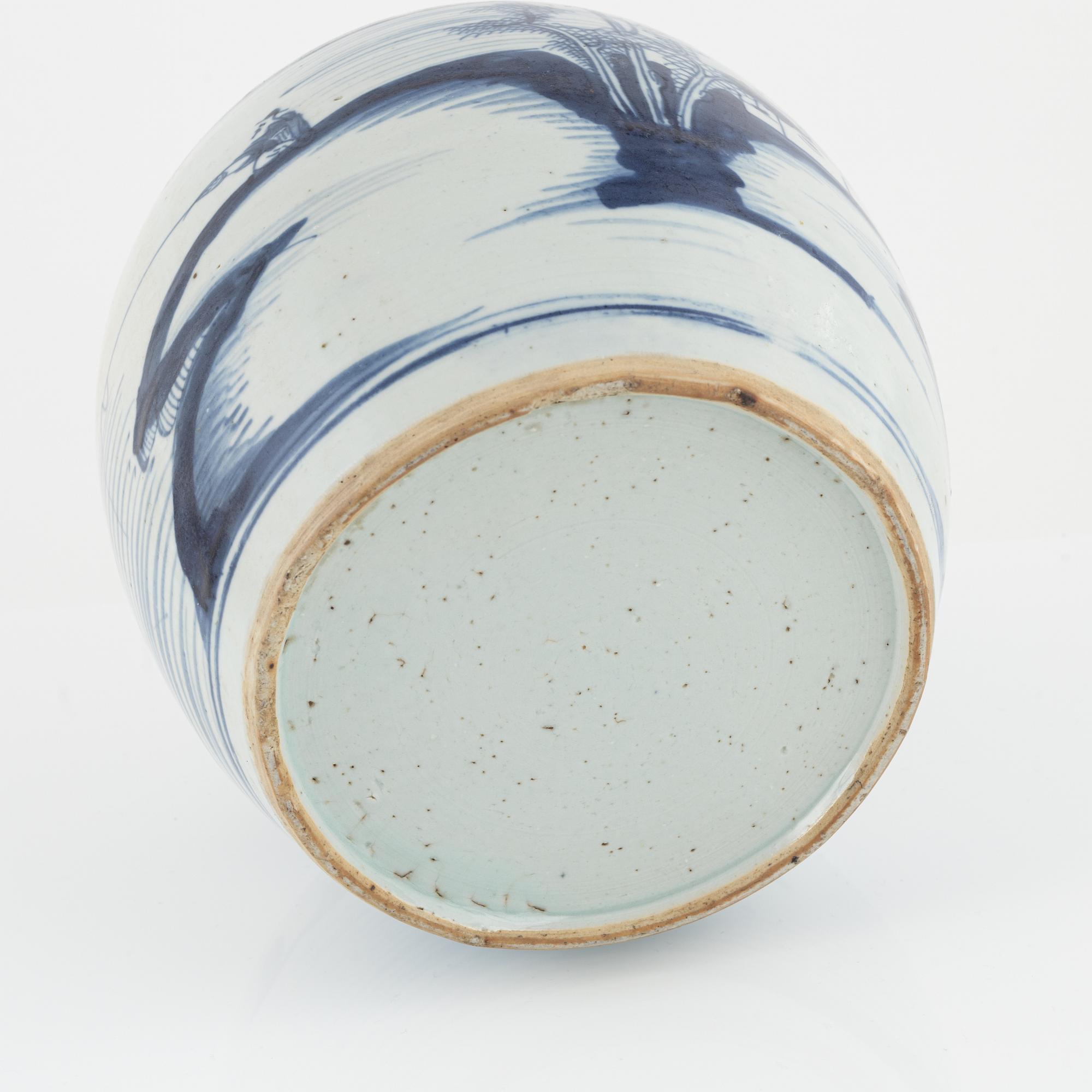 A Chinese Porcelain Ginger Jar, Qing Dynasty, 19th Century.