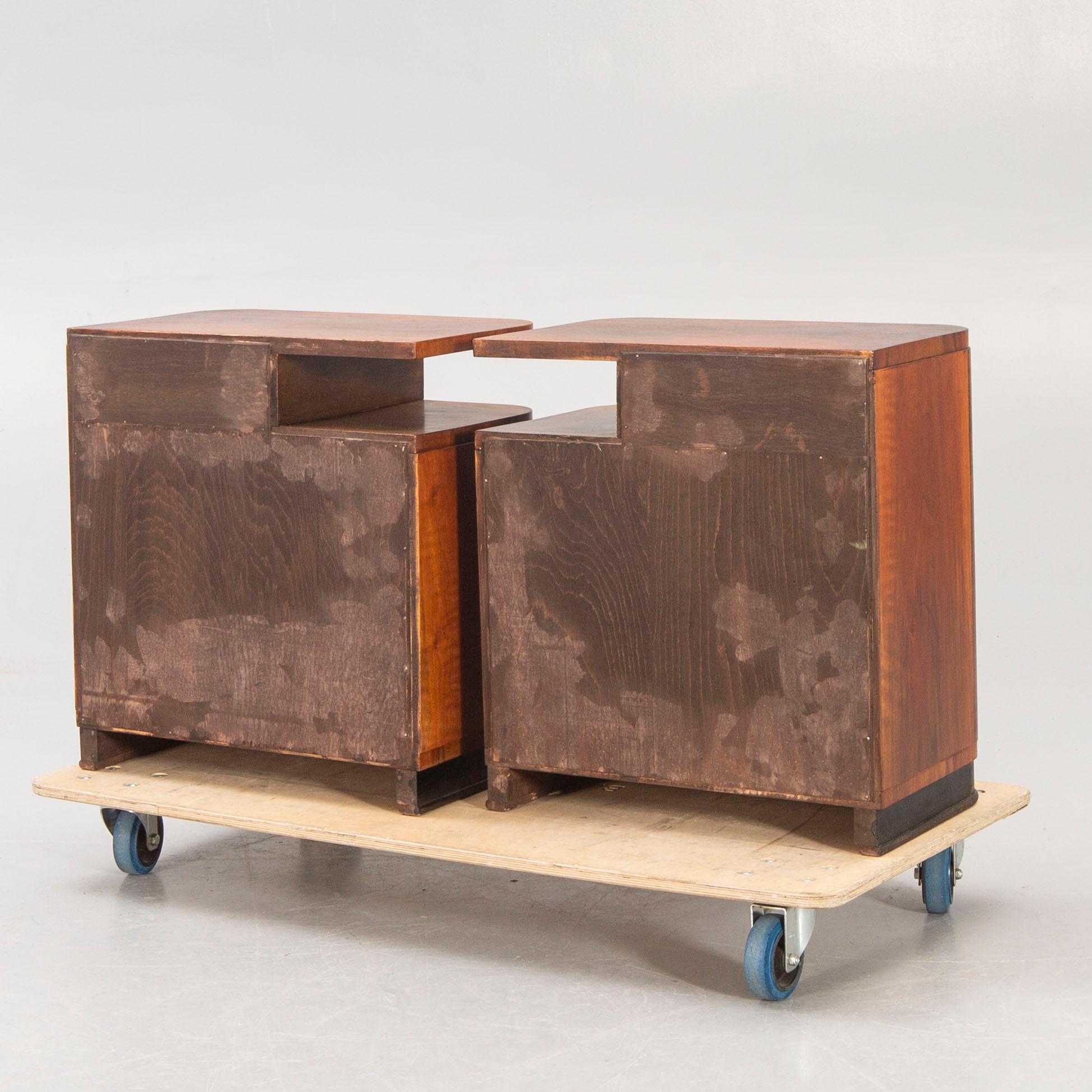 Sängbord ett par 1930/40-tal.
