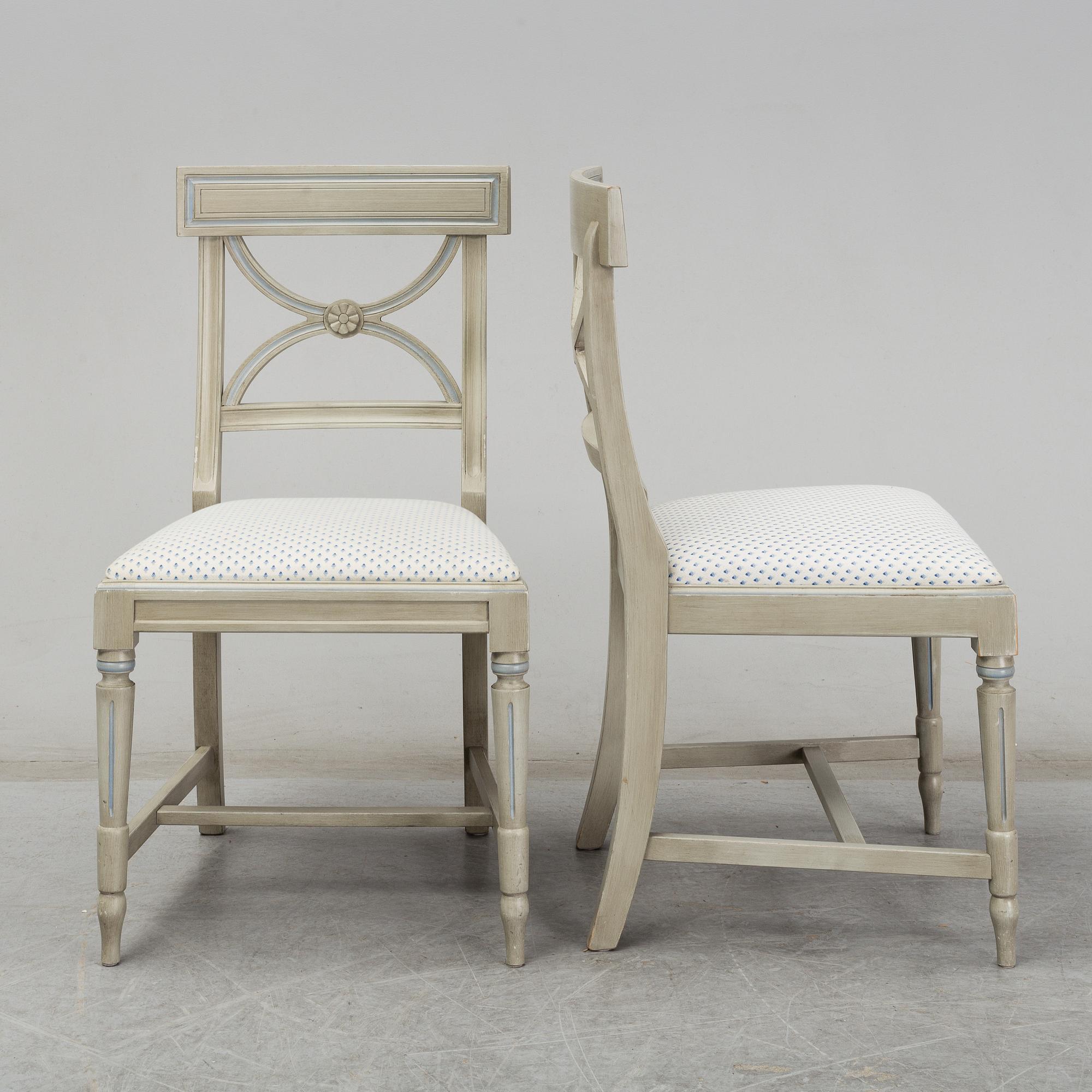 A dining table and six chairs, Gustavian style, second half of the 20th century. One leaf included.