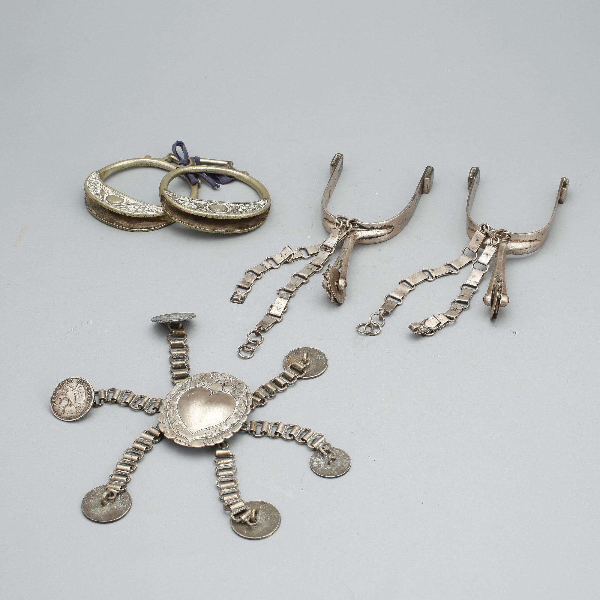 PARTI HÄSTATTIRALJER, 3 delar, mässing och metall, sannolikt Sydamerika, 1800-/1900-tal.
