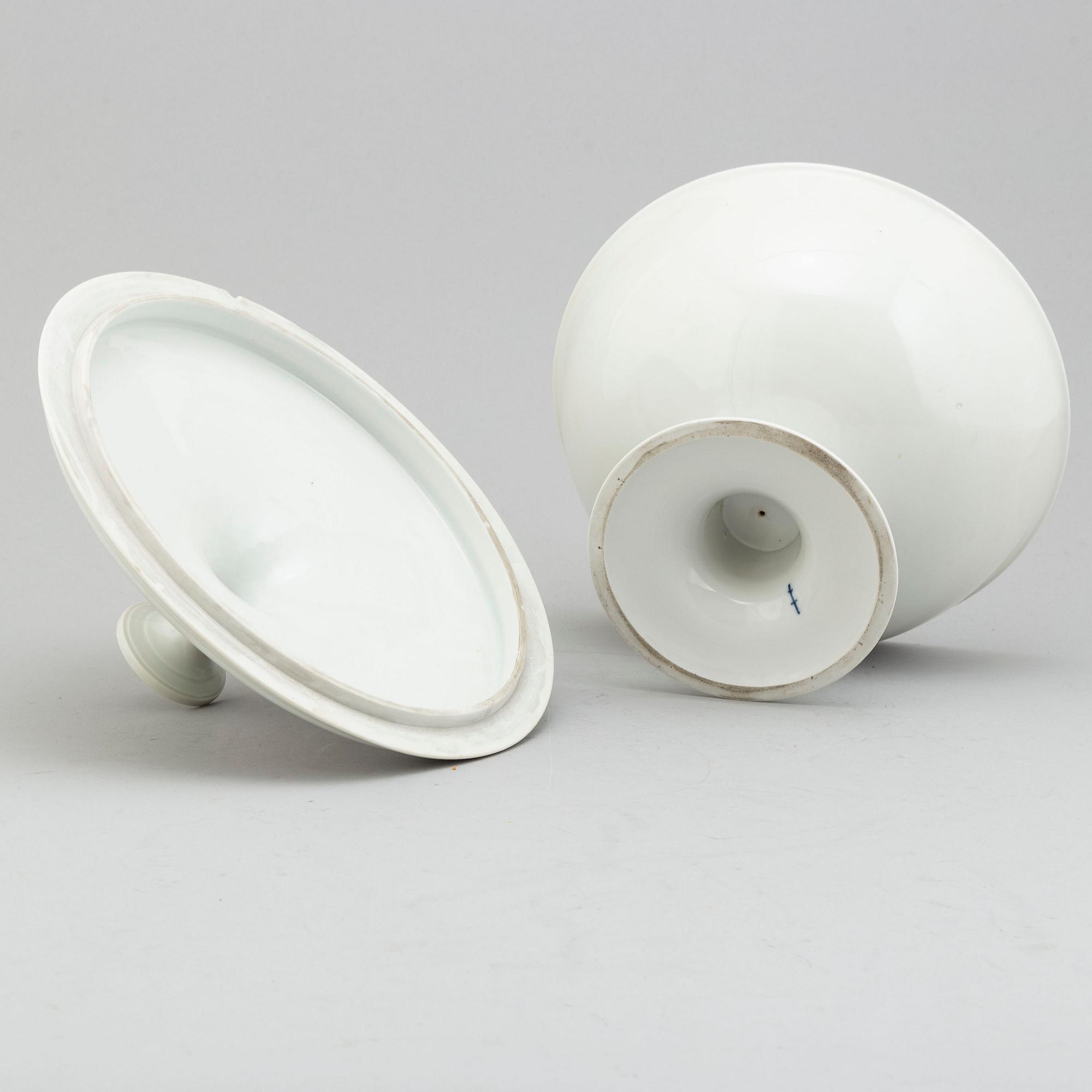 A Berlin tureen with cover, 19th century.