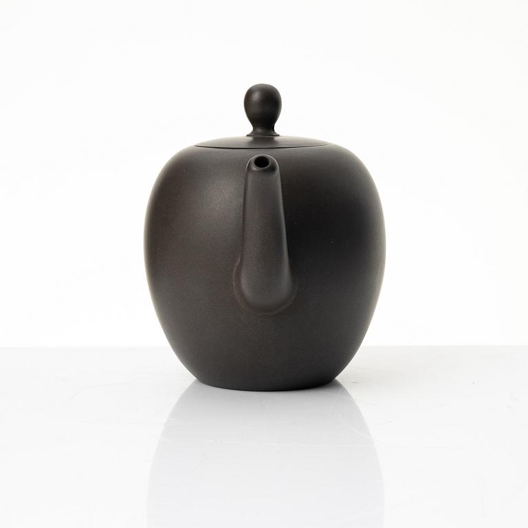 Gu Jingzhou, A dark yixing teapot, 1980s.