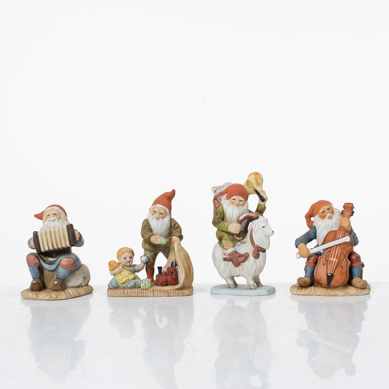 Jenny Nyström, efter, figuriner, 16 st, porslin, för Kalmar Läns museum.