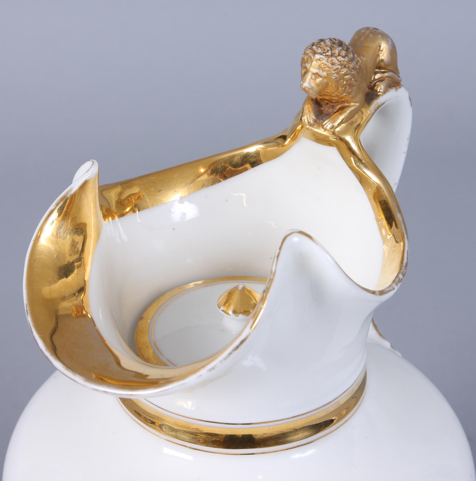 KANNA MED LOCK, porslin, 1800-talets slut.