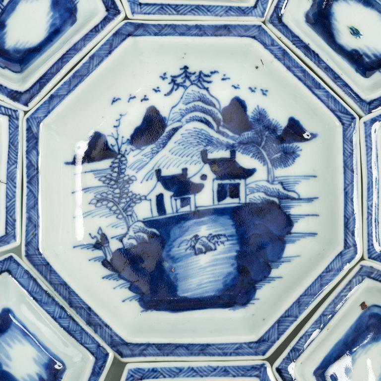 A nine piece Chinese export blue and white cabaret, Qing dynasty, Qianlong (1736-95).