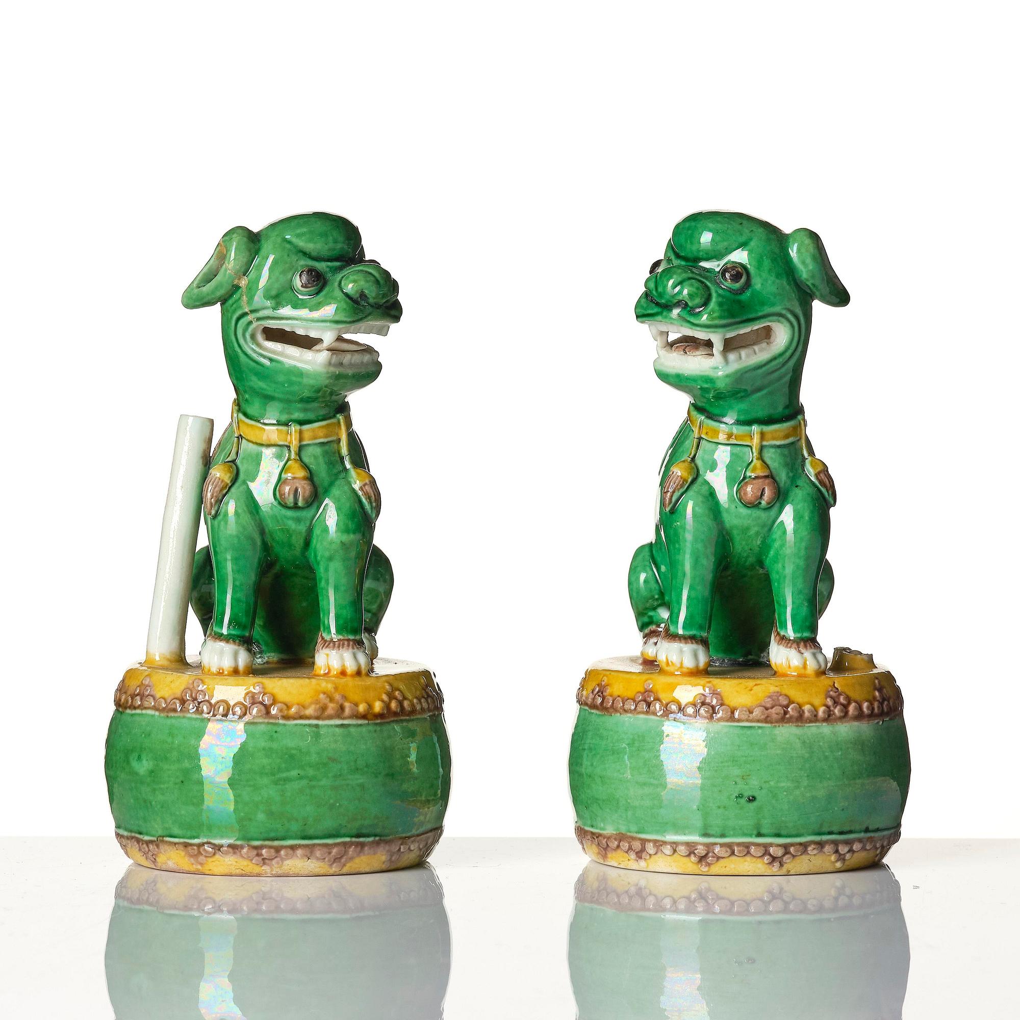 Rökelsehållare, ett par, porslin. Qingdynastin, 1800-tal.