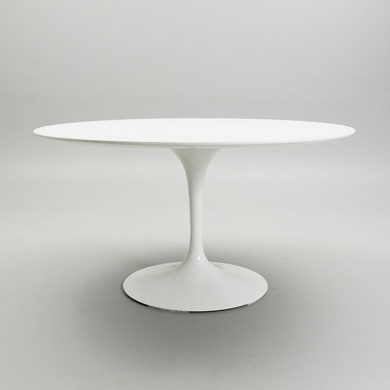 EERO SAARINEN, BORD OCH 6 STOLAR. Tulpan-serien. Knoll International, 1950-tal.