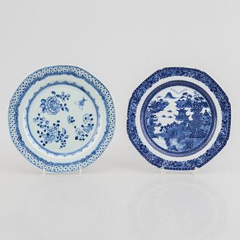 Parti kinesiskt porslin, 13 delar, Qingdynastin, 1700- och 1800-tal.