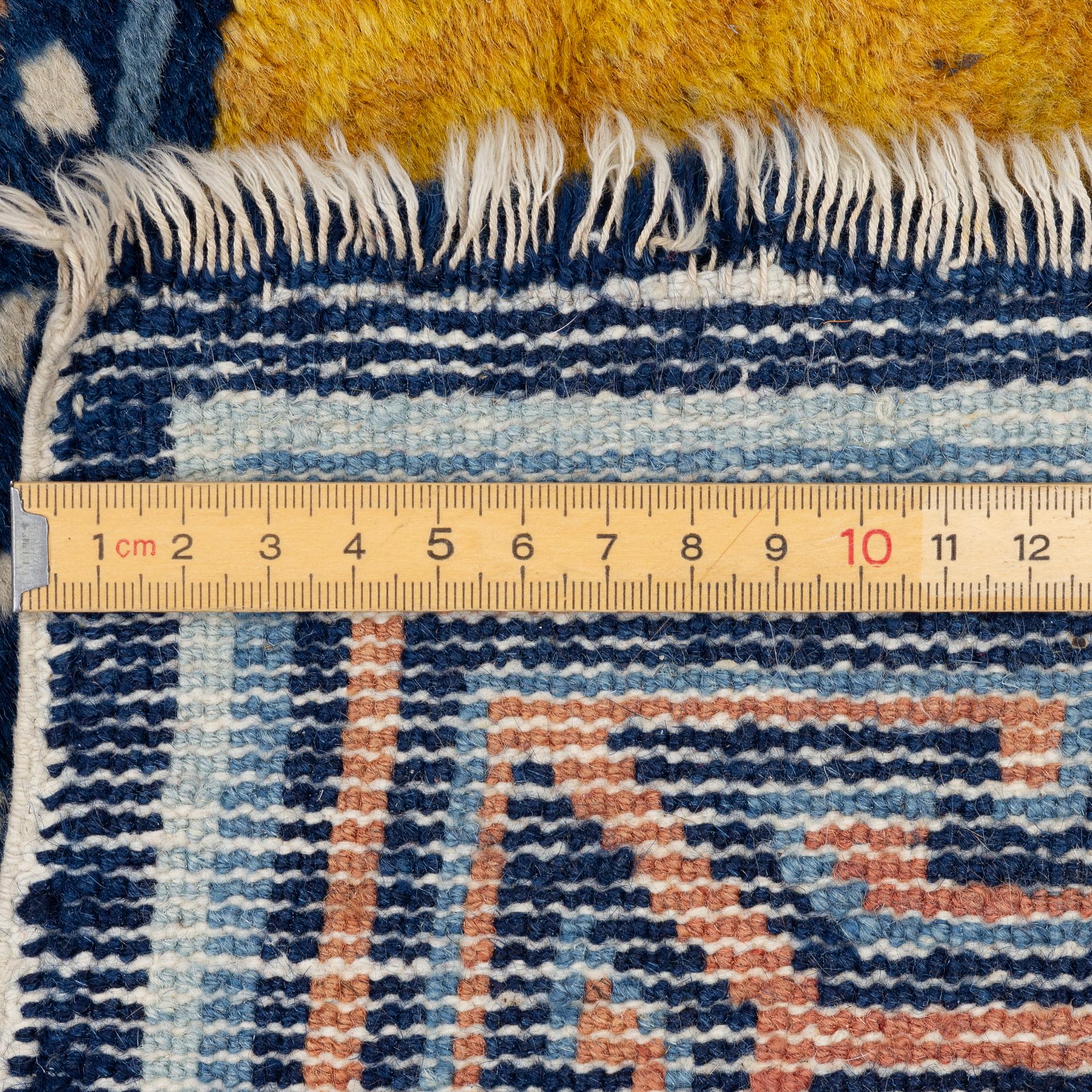 Matta, semiantik, Kina, ca 205 x 69 cm.