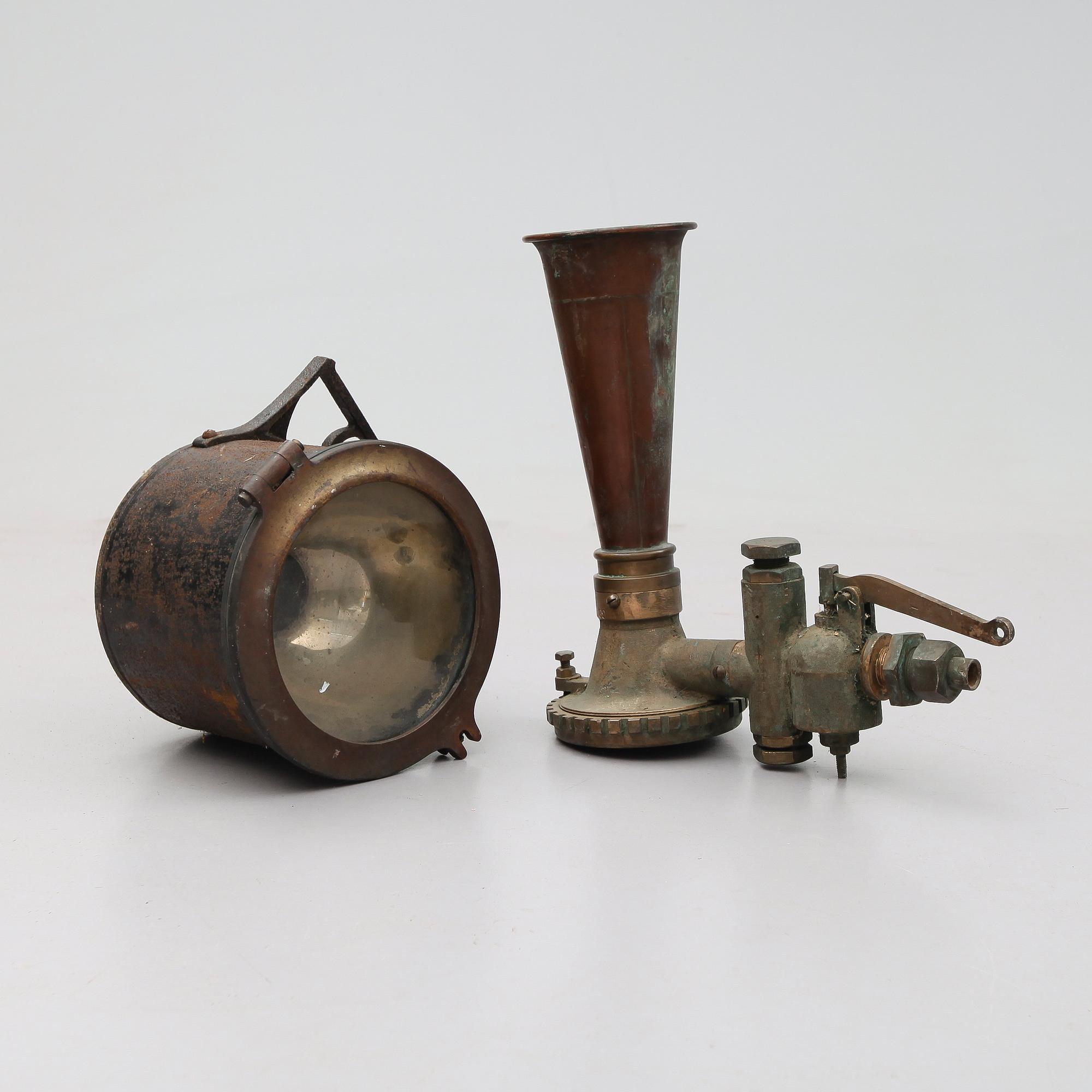MISTLUR SAMT LANTERNA, England, tidigt 1900-tal.